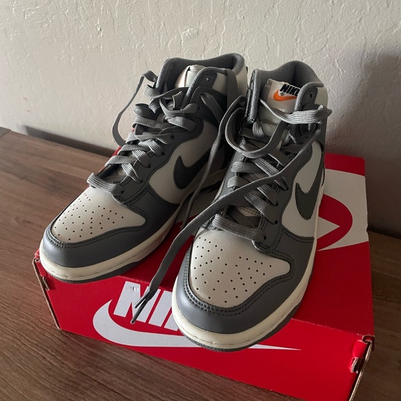 Nike dunk high GS - Picture 2 of 5